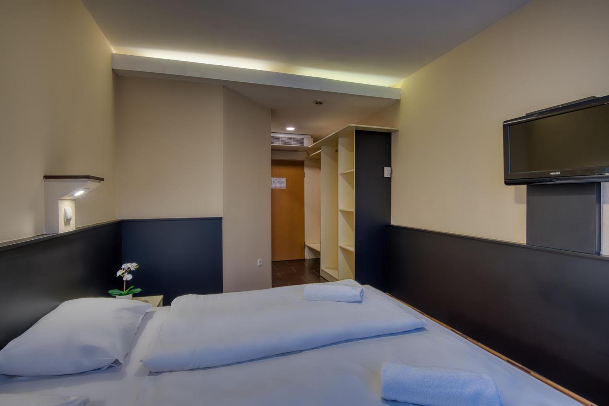 City Budget Hotel Будапеща Екстериор снимка