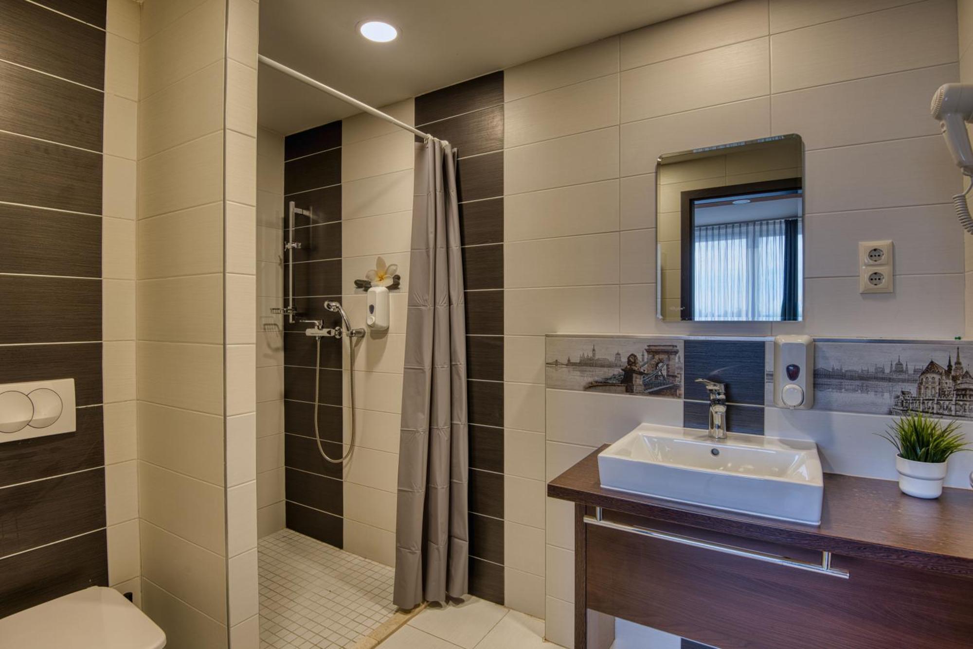 City Budget Hotel Будапеща Екстериор снимка
