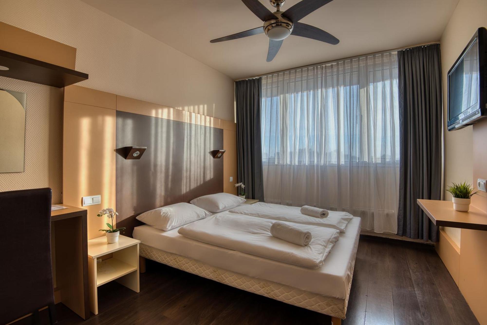 City Budget Hotel Будапеща Екстериор снимка