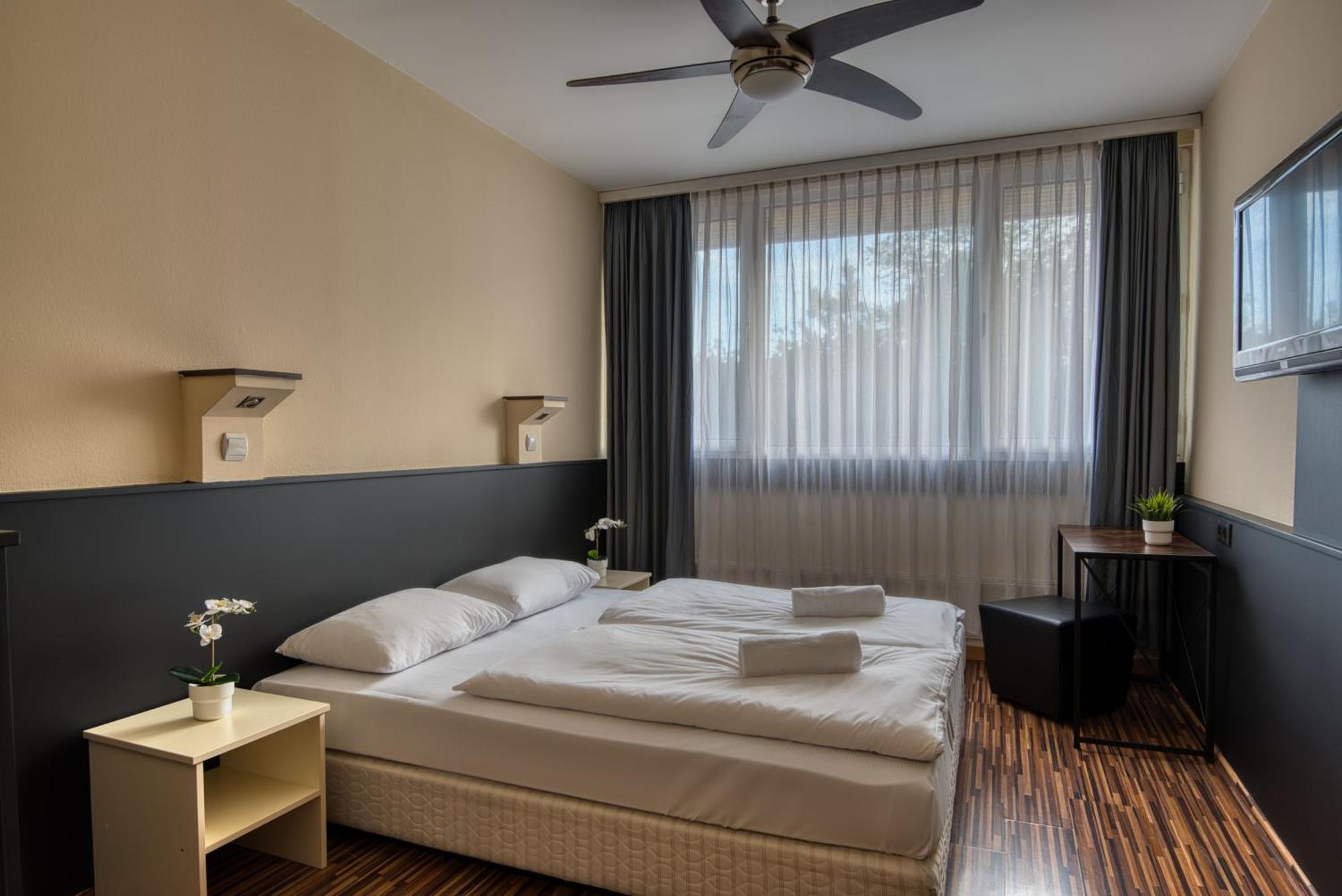 City Budget Hotel Будапеща Екстериор снимка