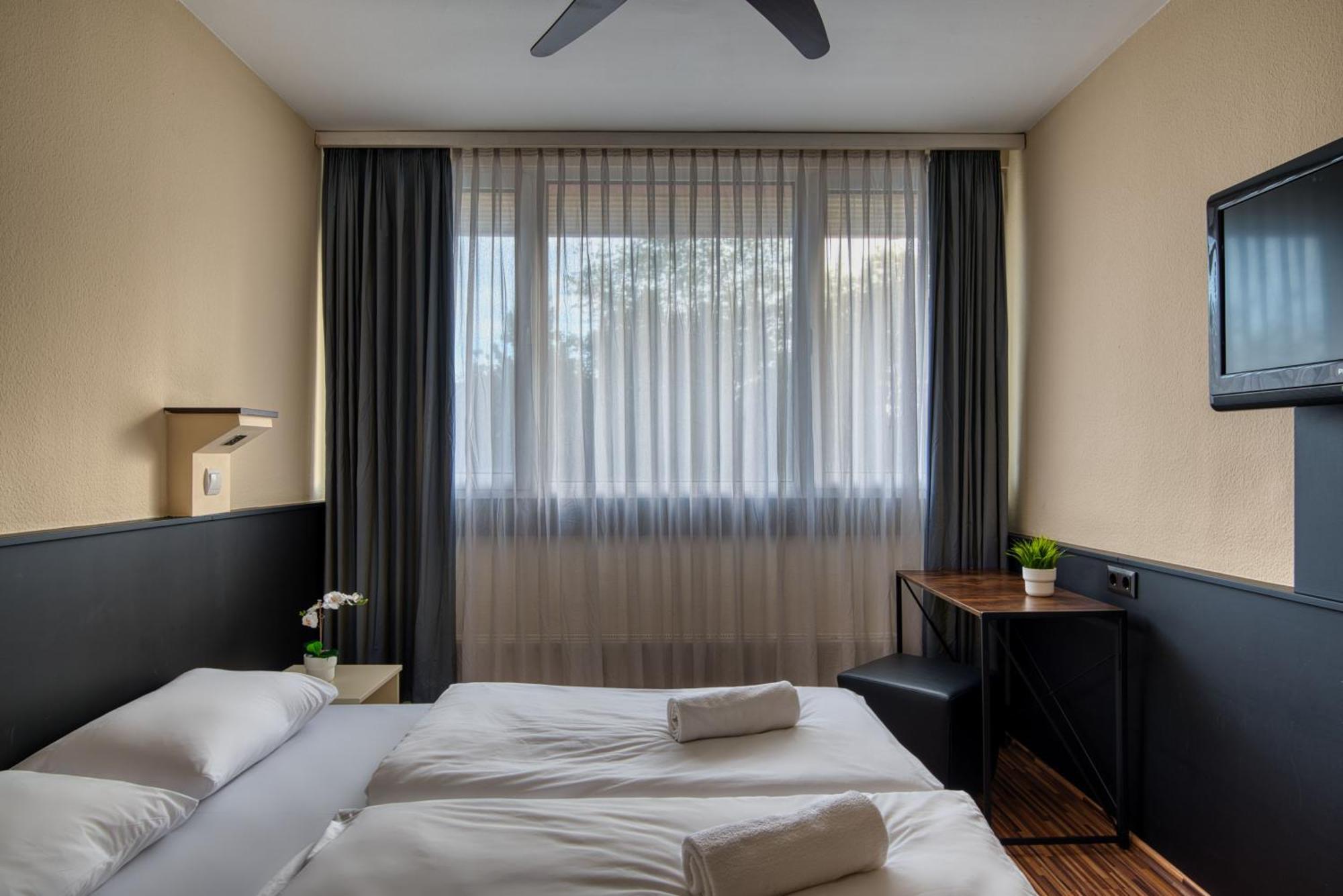 City Budget Hotel Будапеща Екстериор снимка