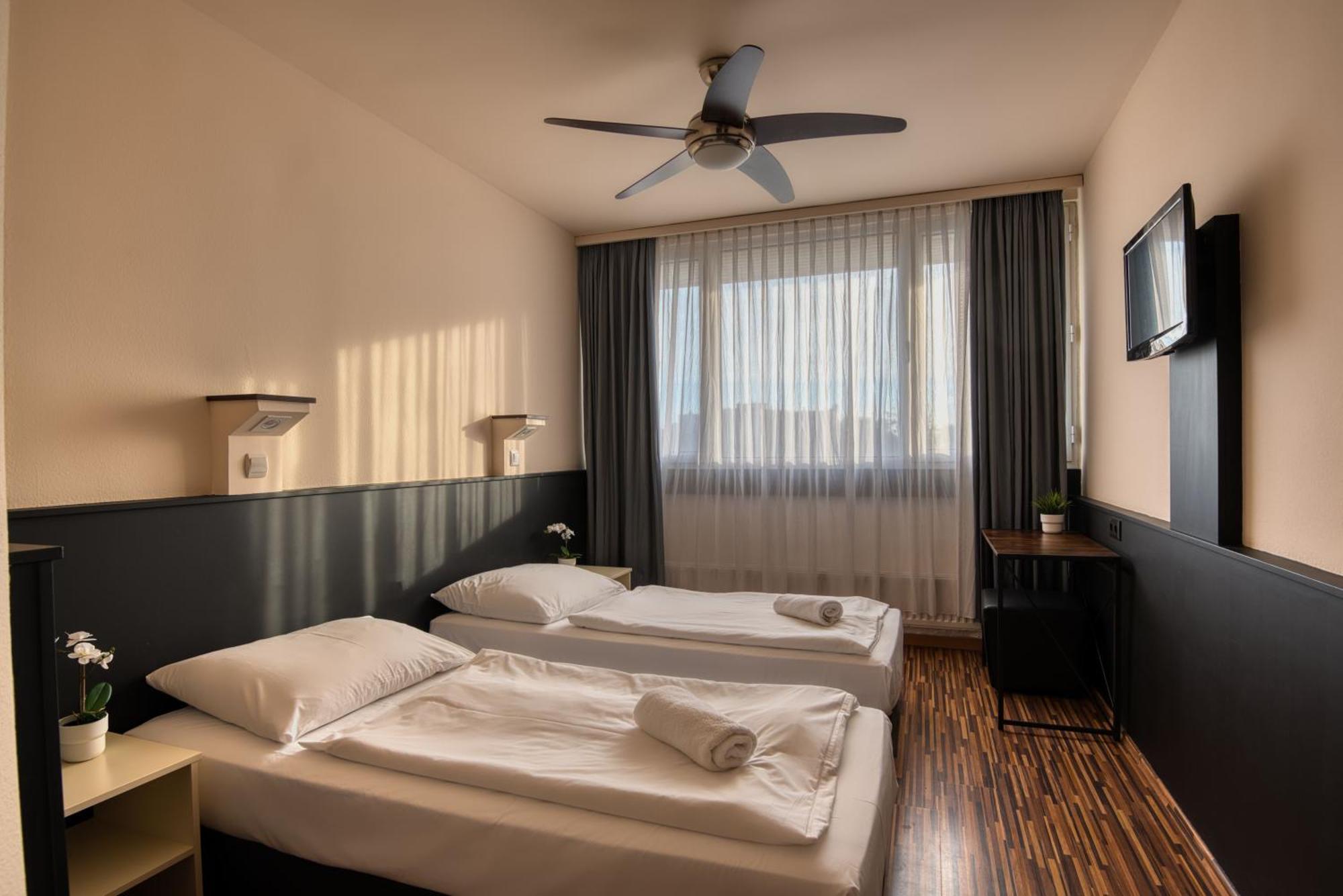 City Budget Hotel Будапеща Екстериор снимка